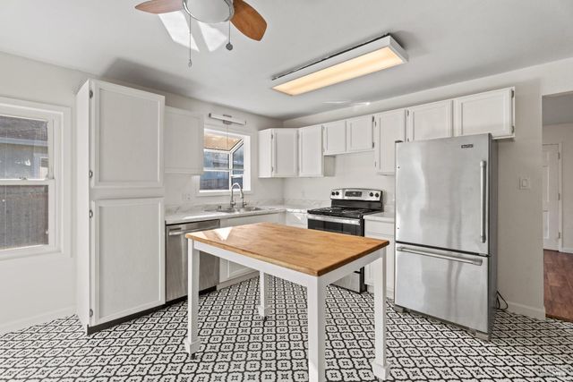 6 Lorraine St, Ukiah, CA 95482