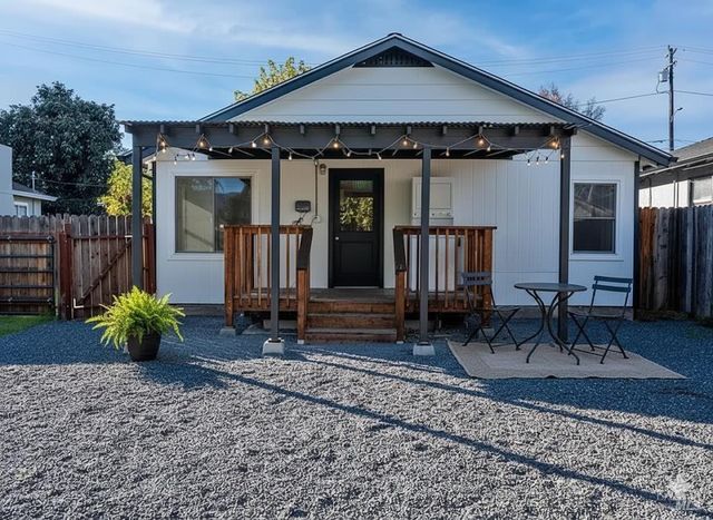 6 Lorraine St, Ukiah, CA 95482