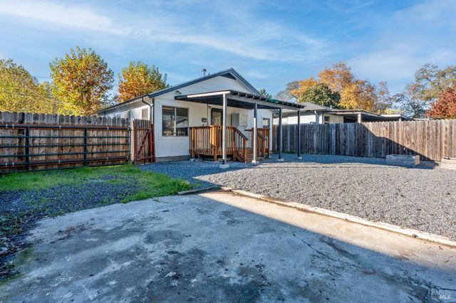 6 Lorraine St, Ukiah, CA 95482