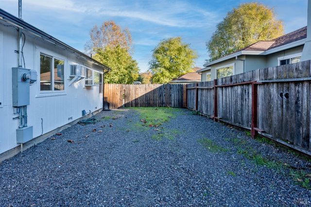 6 Lorraine St, Ukiah, CA 95482