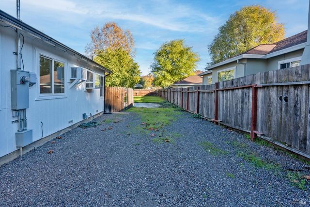 6 Lorraine St, Ukiah, CA 95482