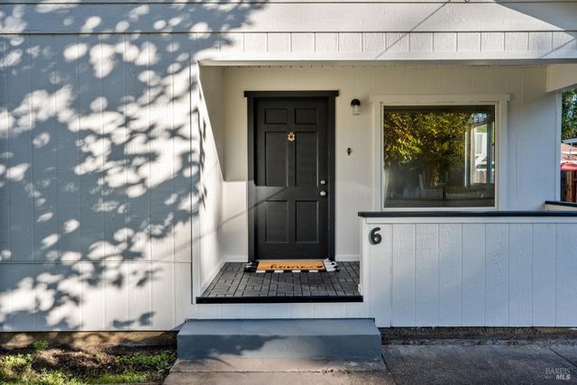 6 Lorraine St, Ukiah, CA 95482