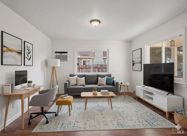 6 Lorraine St, Ukiah, CA 95482