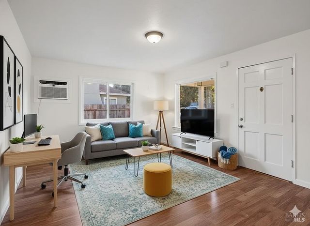 6 Lorraine St, Ukiah, CA 95482