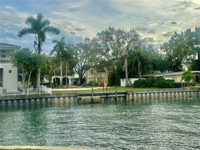 52 SANDPIPER ROAD, Tampa, FL 33609