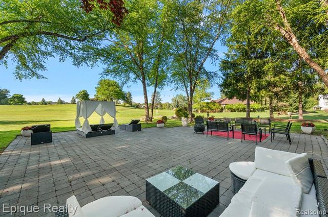 1848 Golf Ridge Drive, Bloomfield Hills, MI 48302