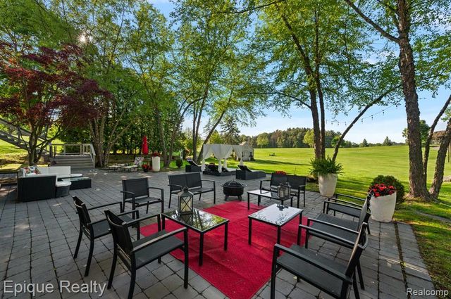 1848 Golf Ridge Drive, Bloomfield Hills, MI 48302
