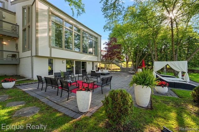 1848 Golf Ridge Drive, Bloomfield Hills, MI 48302
