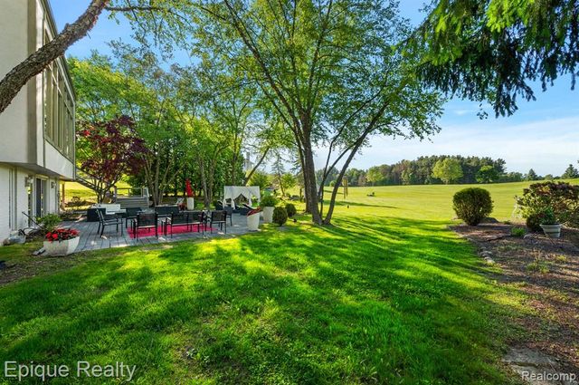 1848 Golf Ridge Drive, Bloomfield Hills, MI 48302