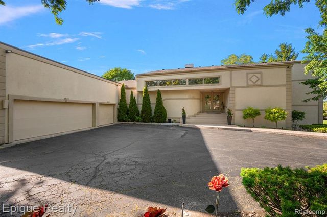 1848 Golf Ridge Drive, Bloomfield Hills, MI 48302