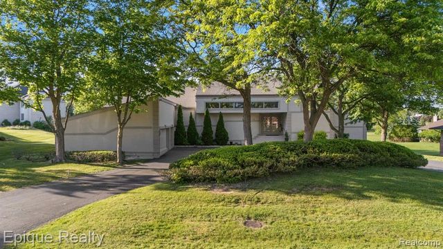 1848 Golf Ridge Drive, Bloomfield Hills, MI 48302