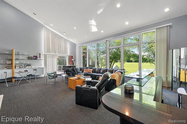 1848 Golf Ridge Drive, Bloomfield Hills, MI 48302