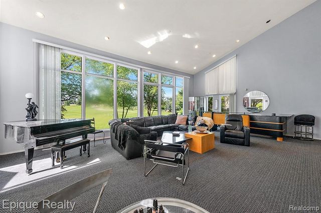 1848 Golf Ridge Drive, Bloomfield Hills, MI 48302