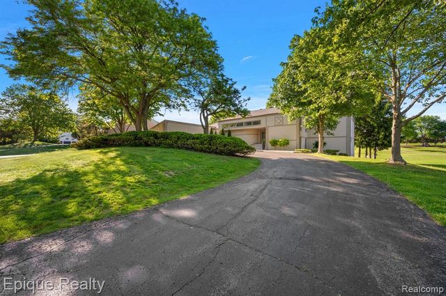 1848 Golf Ridge Drive, Bloomfield Hills, MI 48302