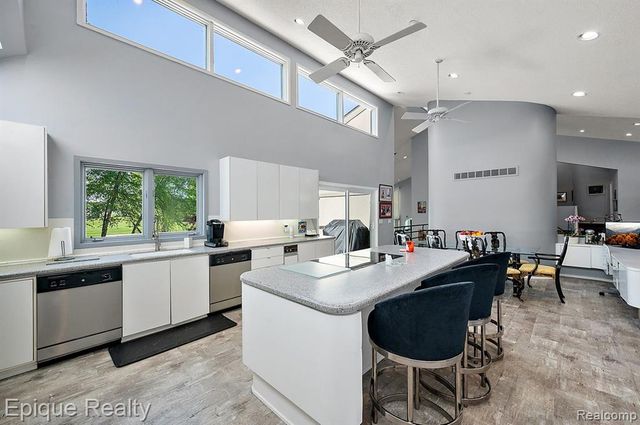1848 Golf Ridge Drive, Bloomfield Hills, MI 48302