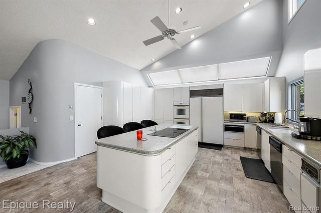1848 Golf Ridge Drive, Bloomfield Hills, MI 48302