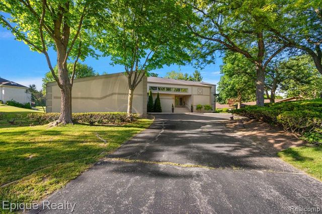 1848 Golf Ridge Drive, Bloomfield Hills, MI 48302