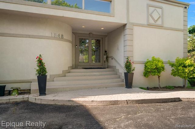1848 Golf Ridge Drive, Bloomfield Hills, MI 48302