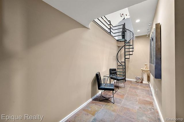 1848 Golf Ridge Drive, Bloomfield Hills, MI 48302