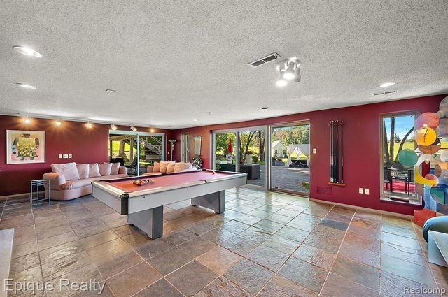 1848 Golf Ridge Drive, Bloomfield Hills, MI 48302