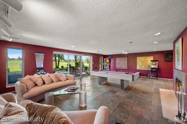 1848 Golf Ridge Drive, Bloomfield Hills, MI 48302