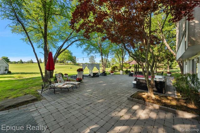 1848 Golf Ridge Drive, Bloomfield Hills, MI 48302