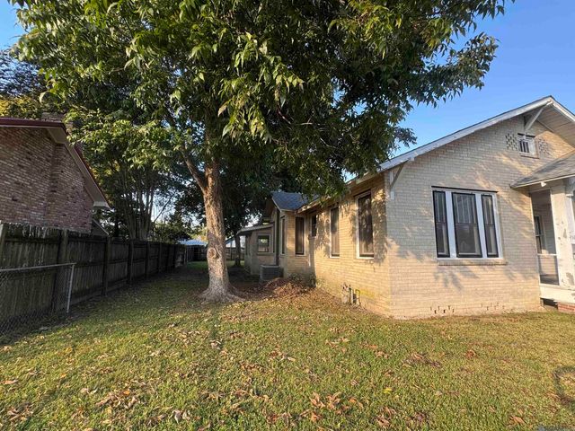 456 Louisiana Ave, Port Allen, LA 70767