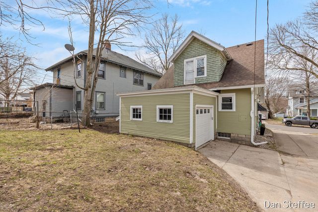 1010 Tamarack Avenue, Grand Rapids, MI 49504