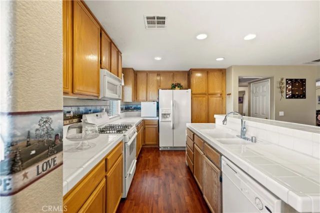 1549 Thomas Dr, Lancaster, CA 93535