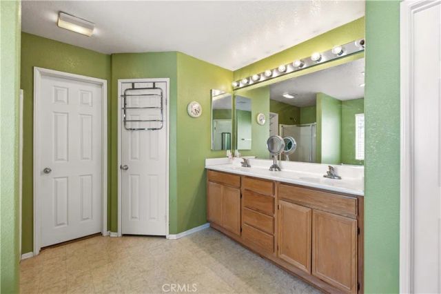 1549 Thomas Dr, Lancaster, CA 93535