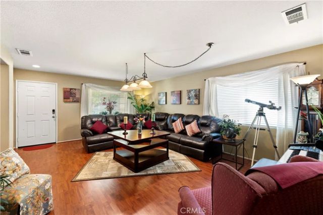 1549 Thomas Dr, Lancaster, CA 93535