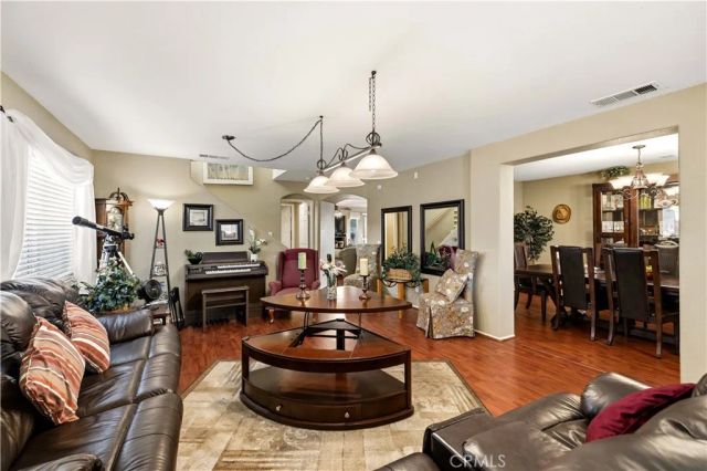 1549 Thomas Dr, Lancaster, CA 93535
