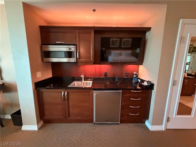125 East HARMON Avenue 419, Las Vegas, NV 89109
