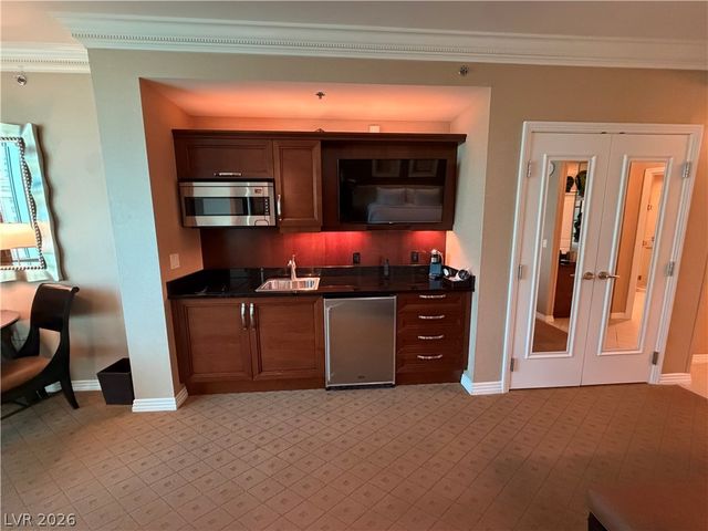 125 East HARMON Avenue 419, Las Vegas, NV 89109