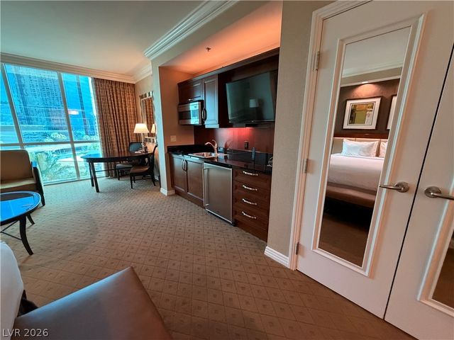 125 East HARMON Avenue 419, Las Vegas, NV 89109
