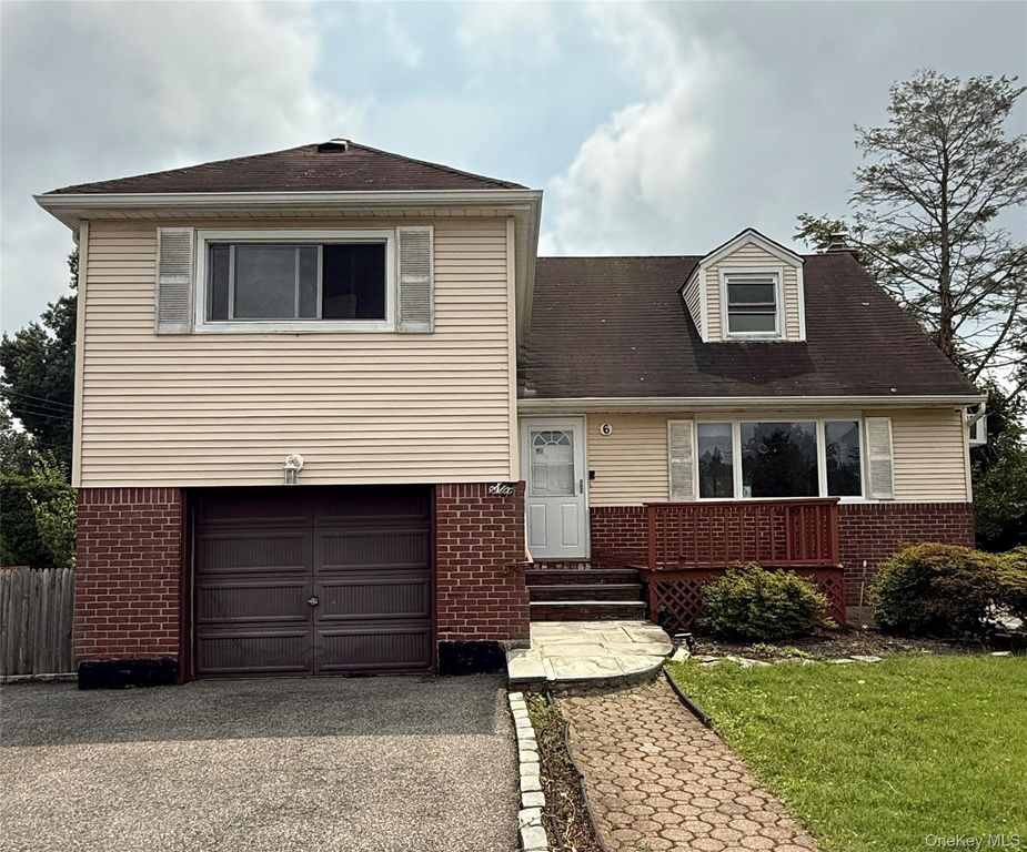 6 Gateway Street, Bethpage, NY 11714