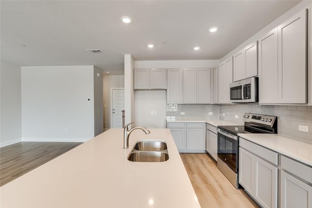 519 Emory Crossing BLVD, Hutto, TX 78634