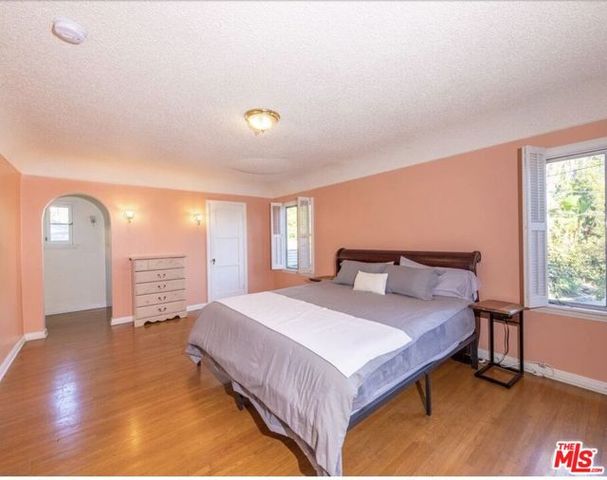 1530 Valley View Road, Glendale, CA 91202