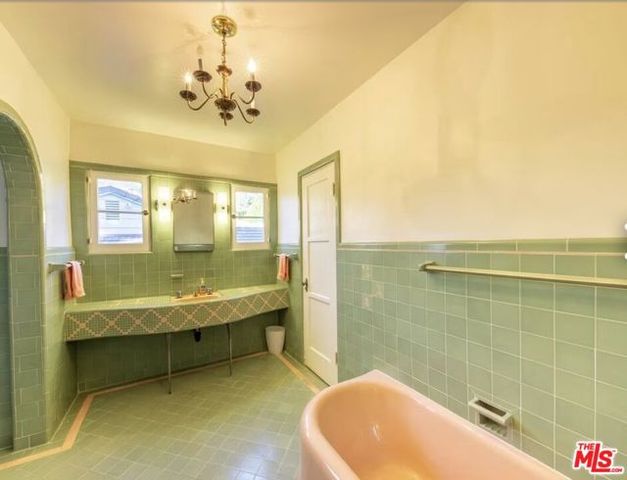 1530 Valley View Road, Glendale, CA 91202