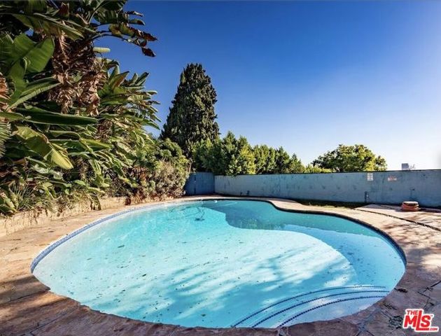 1530 Valley View Road, Glendale, CA 91202