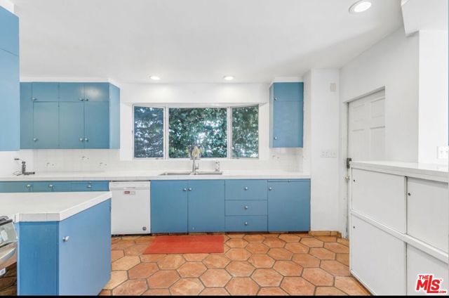 1530 Valley View Road, Glendale, CA 91202