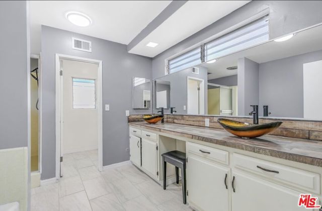 1530 Valley View Road, Glendale, CA 91202