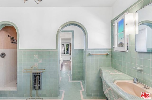 1530 Valley View Road, Glendale, CA 91202