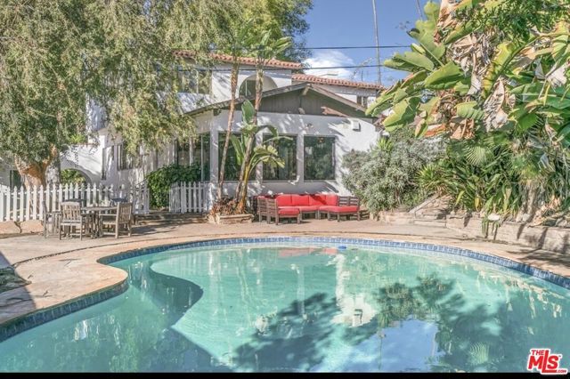 1530 Valley View Road, Glendale, CA 91202