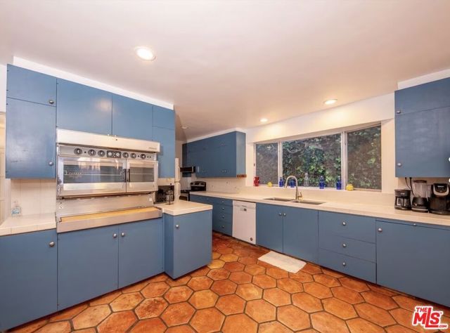 1530 Valley View Road, Glendale, CA 91202