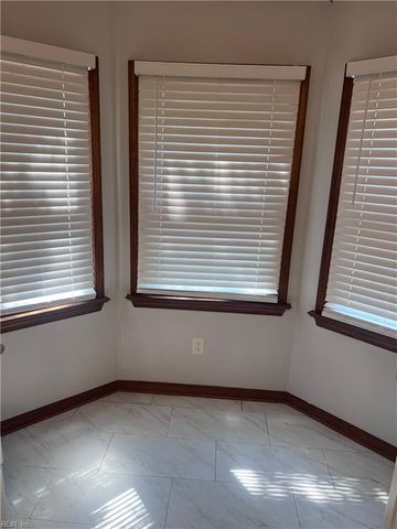 2 Academy LN, Hampton, VA 23669