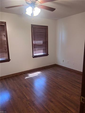 2 Academy LN, Hampton, VA 23669