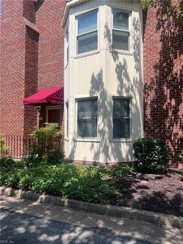 2 Academy LN, Hampton, VA 23669