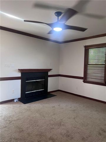 2 Academy LN, Hampton, VA 23669