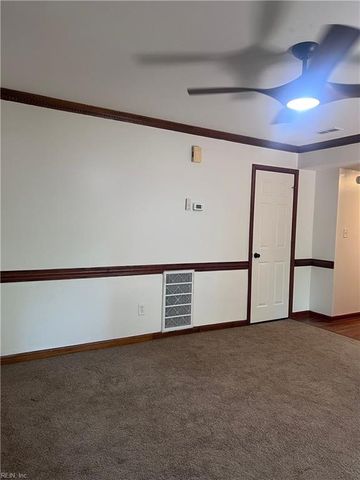 2 Academy LN, Hampton, VA 23669